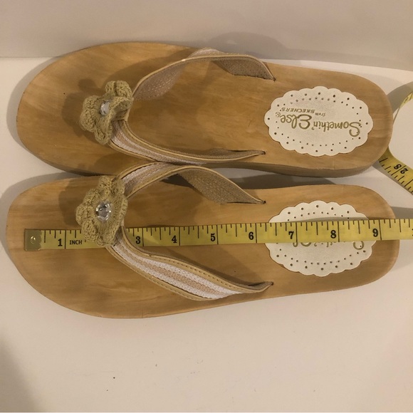 3/$20 Sketchers Flip Flops 🩴 - Picture 10 of 11